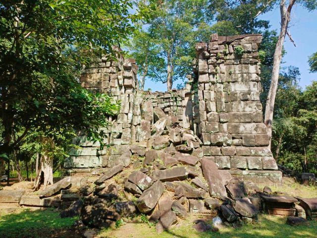 A Distant Trip of Outrageous Explorers into Abbys of Mystery: Angkor Outer Temples