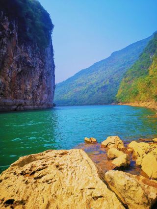 Liuguang River: Where Peaks Meet the Flowing Water, a Timeless Charm