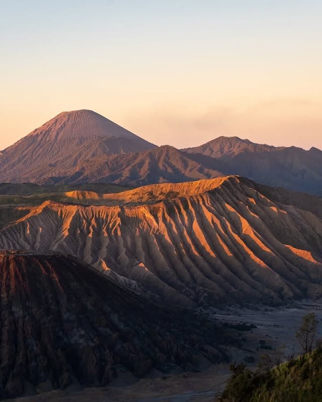 布羅莫火山——東爪哇的地獄之門，震撼人心的奇景