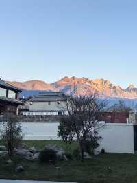 人生建議！嚟麗江住白沙古鎮，睇日照金山！