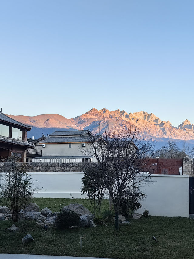 人生建議！嚟麗江住白沙古鎮，睇日照金山！