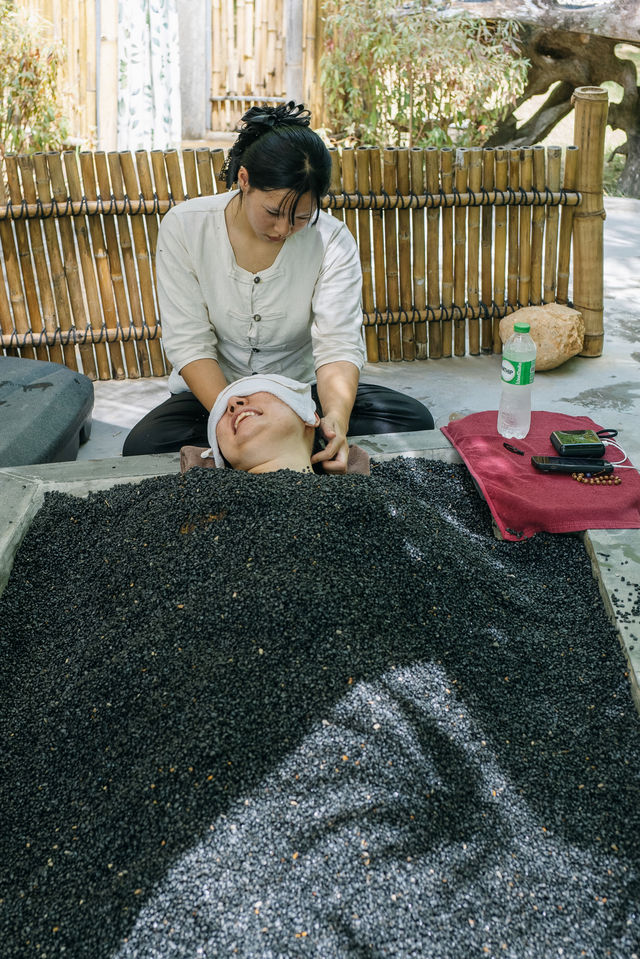 泰國北碧森林溫泉秘境，40℃的熱土，40℃的療癒