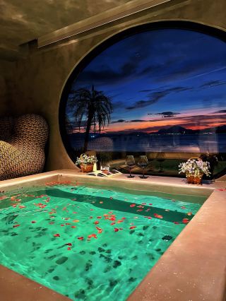Shenzhen's June Sea: A Romantic Date with Private Hot Springs and Ocean Views