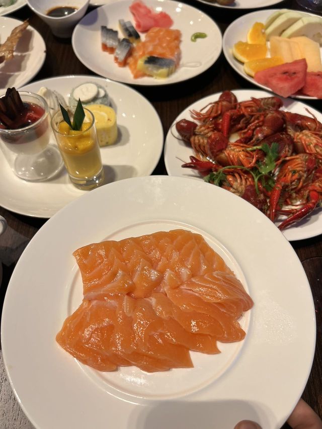 喺海口萬麗食到豐富嘅自助餐啦！！！