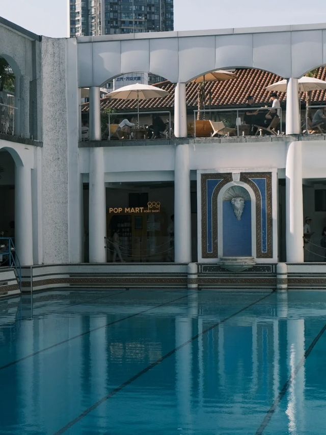 上海上生新所百年建築咖啡！海軍俱樂部泳池打卡，歐洲度假風滿分⛱️