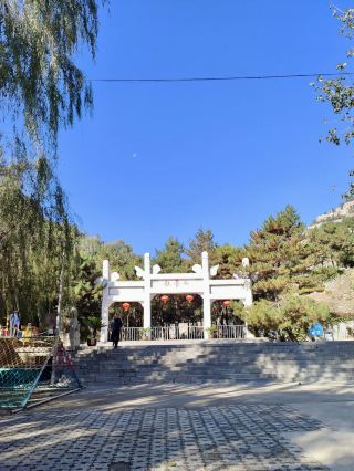 Mount Xiantai, shrouded in mist: Seeking a moment of serene tranquility