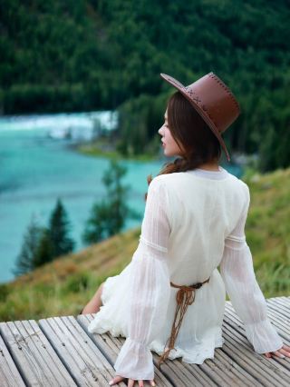 Xinjiang | The lake of Kanas is like crushed spring falling on Northern Xinjiang