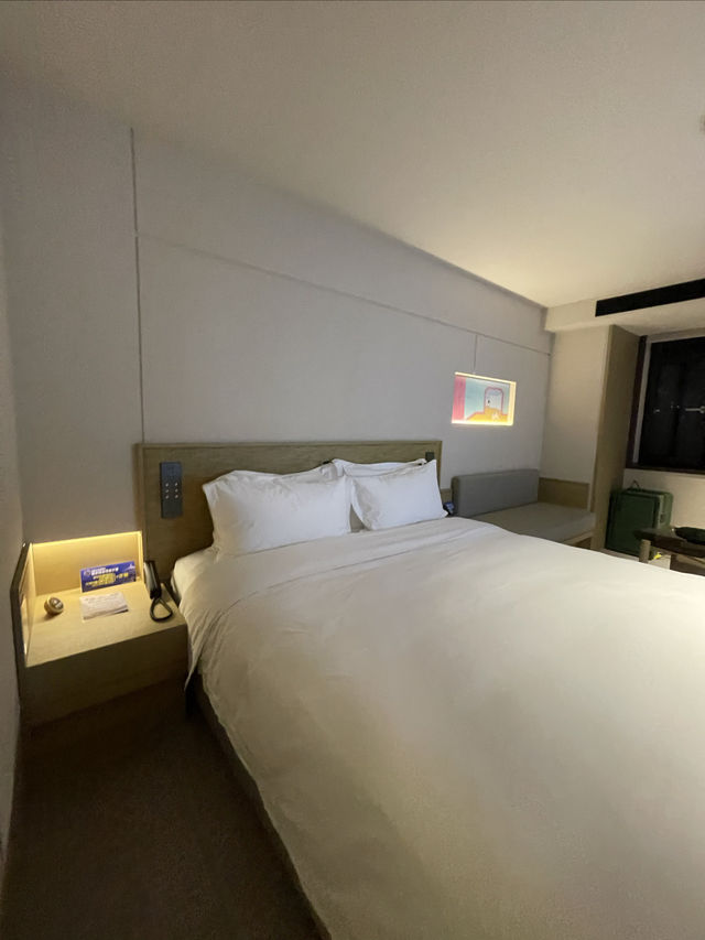 金塔藍天下佛光普照