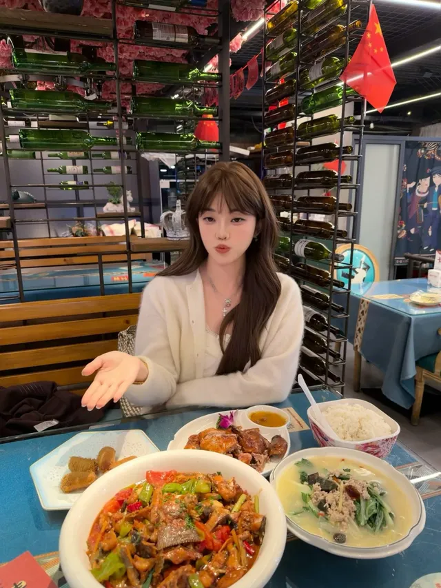 陽朔老牌啤酒魚，居然是個音樂餐廳！