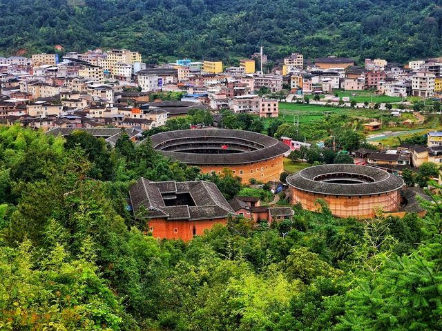 下面是一份為你量身打造的龍岩土樓兩天旅遊攻略,預算500元,助你深度體驗土樓文化,拍攝出精彩內容。 下面是一份為你量身打造的龍岩土樓兩天旅遊攻略,預算500元,助你深度體驗土樓文化,拍攝出精彩內容。