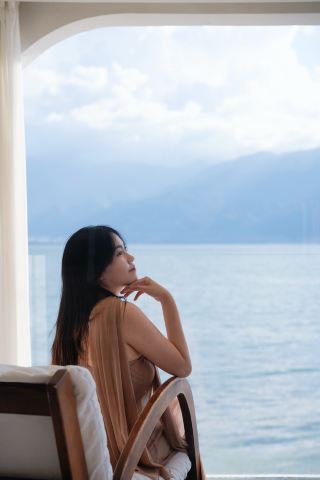 Gugu Meimei · Pomegranate — a truly waterside “temporary” home by Erhai Lake