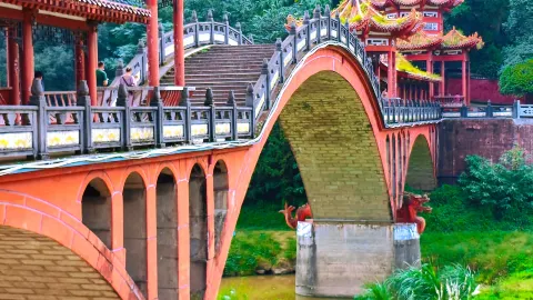 러산 하루 - 대불로 산수를 보고, 옛 마을에서 '누워서' 먹기 — traveler post in 러산