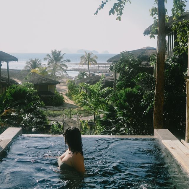 นอนวิลล่าสุดหรู บนเกาะยาวน้อย thee house villa