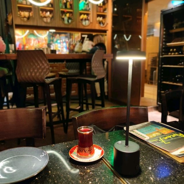 尖沙咀特色藝術酒吧
