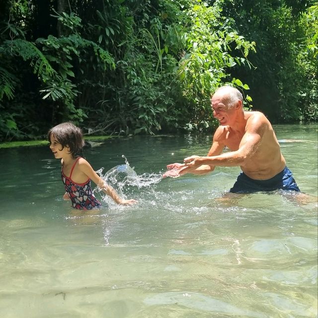 อาบน้ำร้อนในหุบเขา