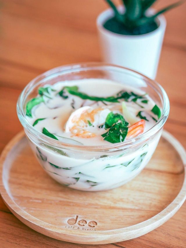 ‘dee café & bistro‘ คาเฟ่สไตล์ประยุกต์