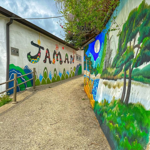 全州韓屋村近くのカラフルなアート村