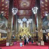 พระอารามหลวง วัดพระธาตุหริภุญชัย