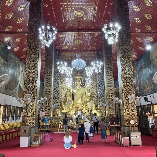 พระอารามหลวง วัดพระธาตุหริภุญชัย