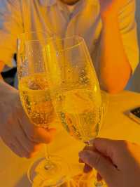 낮에는 카페, 밤엔 아늑한 와인바로 변신하는 비뉴🍷