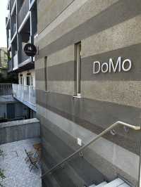 路地裏にひっそり 新大久保 DOMOCafe