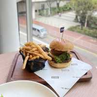 香港荃灣｜植物牛肉burger打卡餐廳🍔