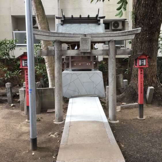 小さいけれどとても綺麗【千代森神社】