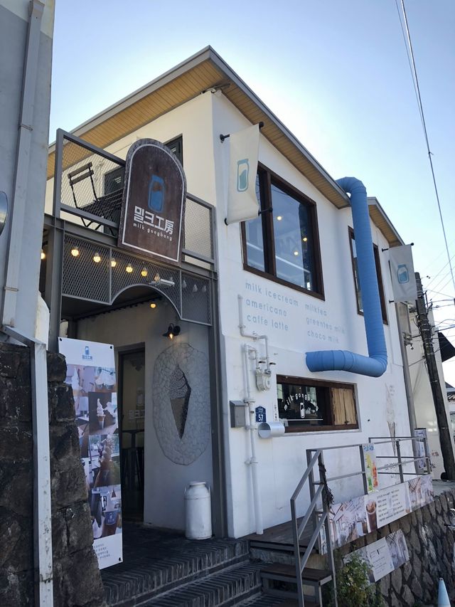  cute cafes + picturesque view in Seoul