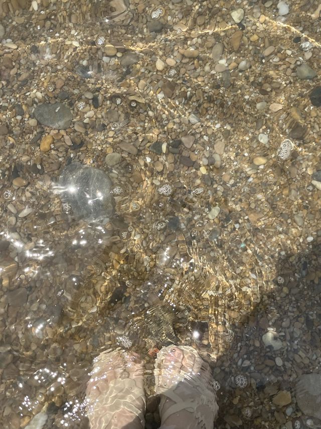태안 물 색이 예쁜 파도리해수욕장과 동굴 :)