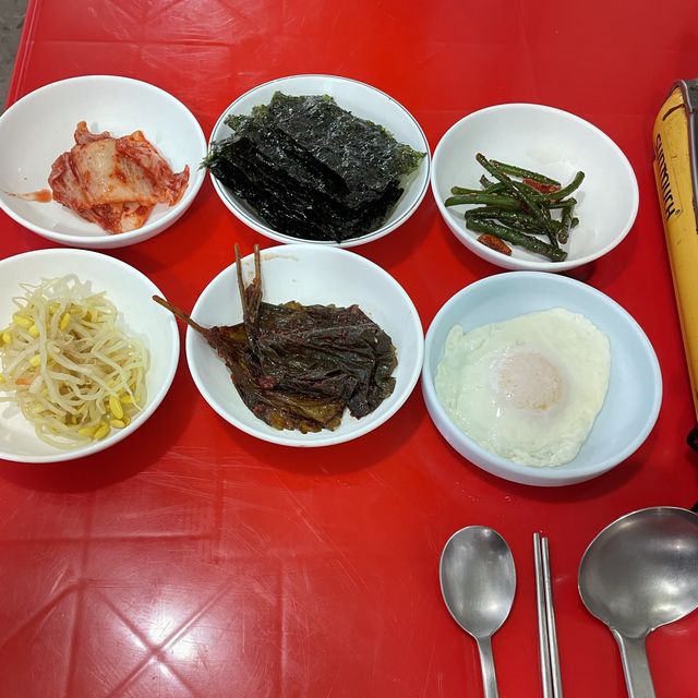 【明洞/ソウル】裏路地食堂でキムチチゲ食べる