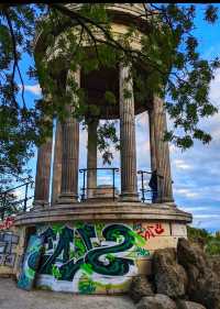 @ THE PARC DES BUTTES CHAUMONT IN PARIS!