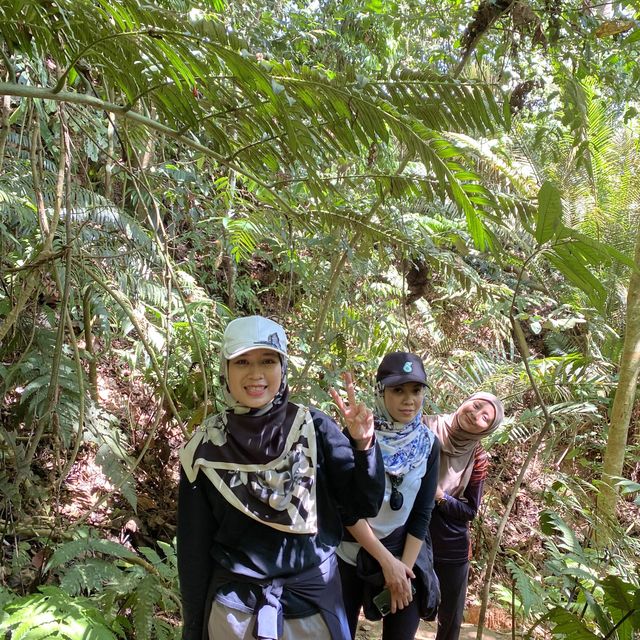 Friends Hangout in Nature 🌳🌿