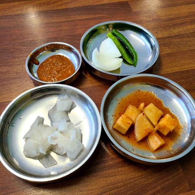서귀포 동홍동 맛집)삼촌밀면국밥 - 올레시장 근처 시원한 밀면 맛집