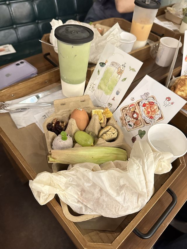 台北西門食-【早初entry time】來西門必吃的網美早午餐，森林療癒系寵物友善咖啡廳