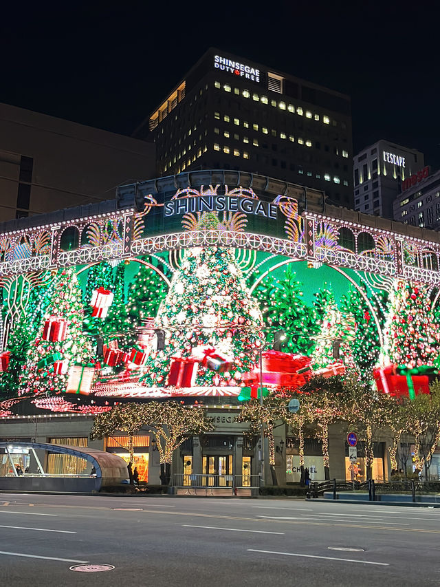 LED 35만 개가 쓰였다는 신세계 미디어파사드🎄