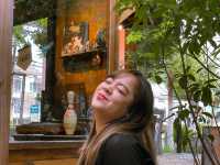 คาเฟ่บ้านไม้หลังเล็กๆ สไตล์อบอุ่น 