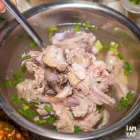 ข้าวมันไก่ให้เยอะคิวยาววววว!