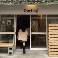 Ourlog Coffee：美味可頌、芝士蛋糕和濃鬱咖啡，讓你找到一絲安寧