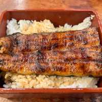 「天津街巷弄內的日式鰻魚飯店，人均價格200-400元」