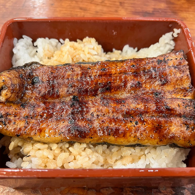 「天津街巷弄內的日式鰻魚飯店，人均價格200-400元」
