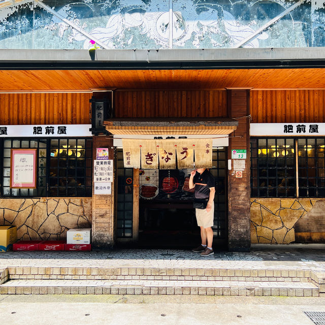 「天津街巷弄內的日式鰻魚飯店，人均價格200-400元」