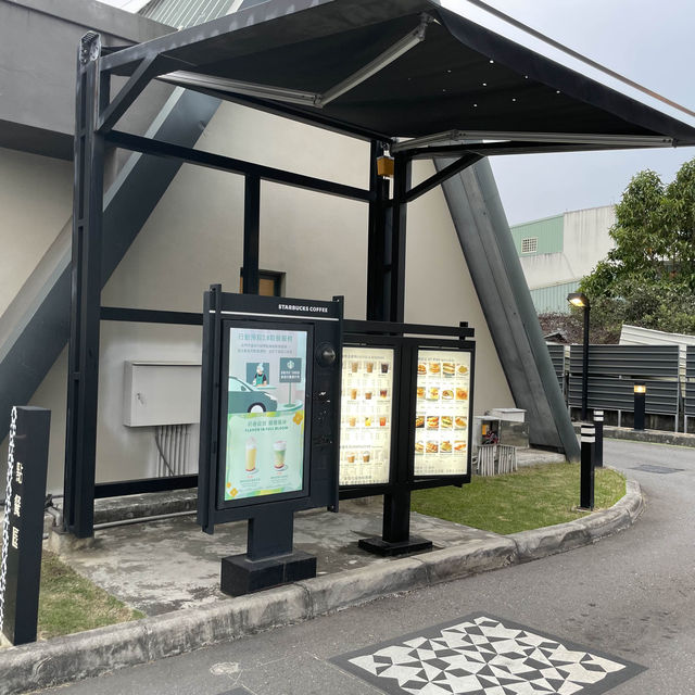 星巴克嘉義民雄門市 🖌 對於開車族超方便的咖啡廳