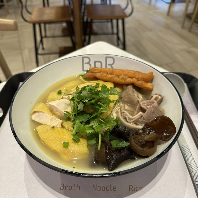 真材實料熬製湯底．湯麵飯款式配搭多