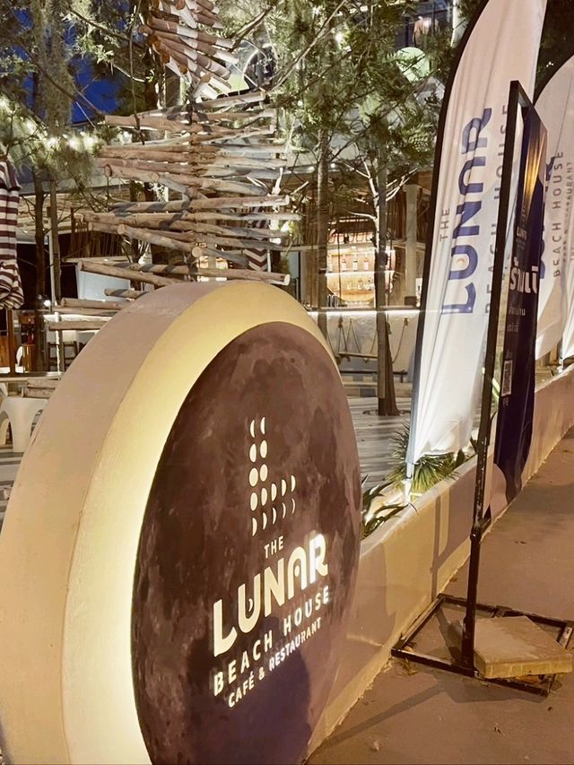 The Lunar Beach House คาเฟ่ริมผา - ชลบุรี