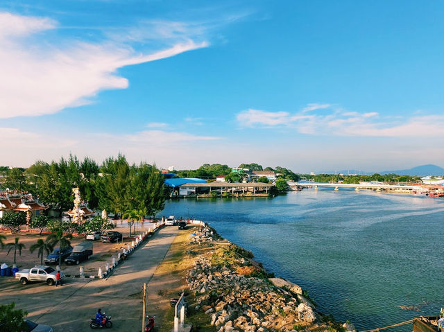 Laem Charoen Beach