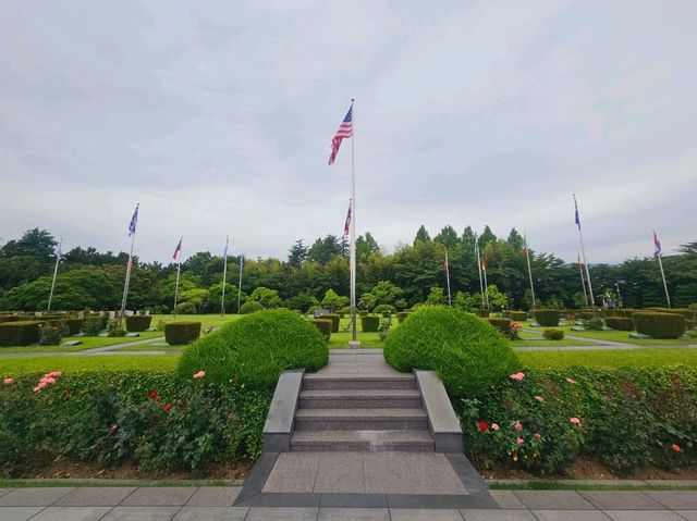 The visit to UN Memorial Cemetery in Busan