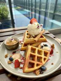 Beautiful Hotel Poolside Bar with delicious food in Setia Alam!