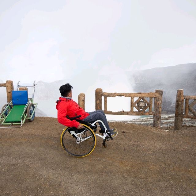 เข็นวีลแชร์ขึ้นภูเขาไฟ Kawah ijen