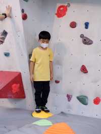 ปีนหน้าผาที่ “Climbling Society” 🧗
