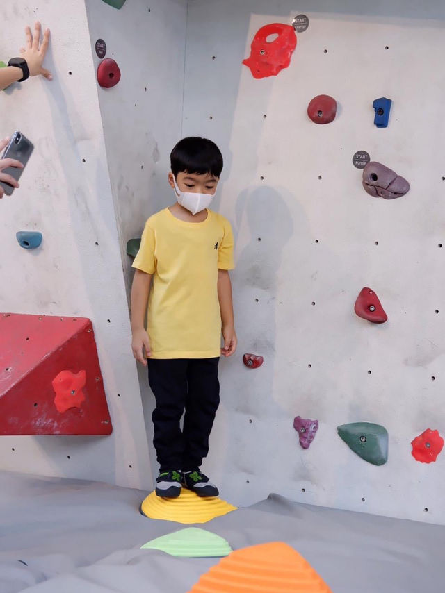 ปีนหน้าผาที่ “Climbling Society” 🧗